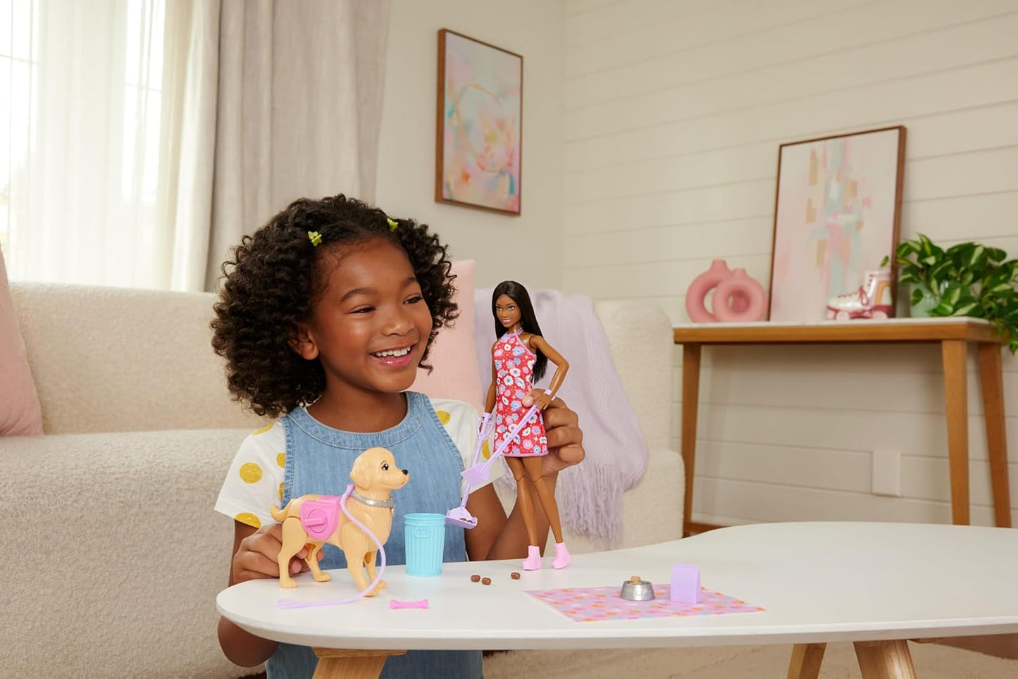 Barbie Conjunto de Brinquedo Cachorrinho Anda e Faz Cocô, Inclui Cachorro de Brinquedo que Anda e Faz Cocô, Boneca Brooklyn, Pá para Cocô e Acessórios para Pets, JJB47