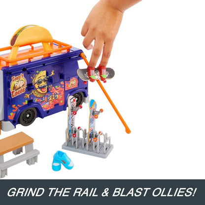Hot Wheels Estojo Skate Taco Truck - Com corrimão retrátil para manobras radicais de skate, inclui fingerboard exclusivo e sapatos de skate removíveis, para crianças a partir de 5 anos, HMK00