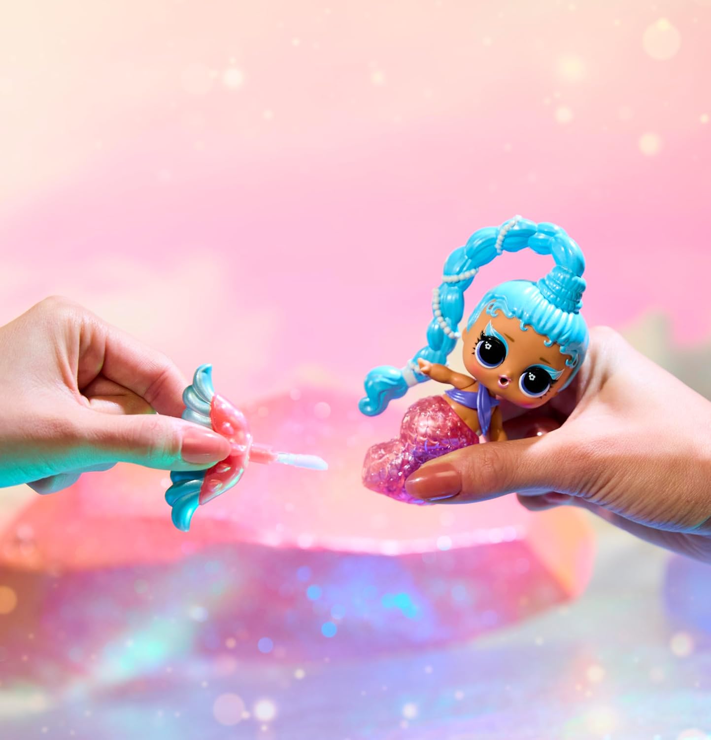 L.O.L. Surprise! Mermaids Makeover Magic Tots – Gloss labial "faça você mesmo" para usar (você e sua boneca), misture e crie maquiagem, diversão com água, 6 bonecas para colecionar – para crianças a partir de 4 anos.