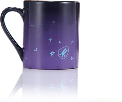 UAU! COISAS Caneca oficial de quarta-feira com troca de calor de Wednesday e Enid | Heat revela a janela do dormitório Nevermore | Caneca de presente oficial para fãs da série Wednesday na Netflix