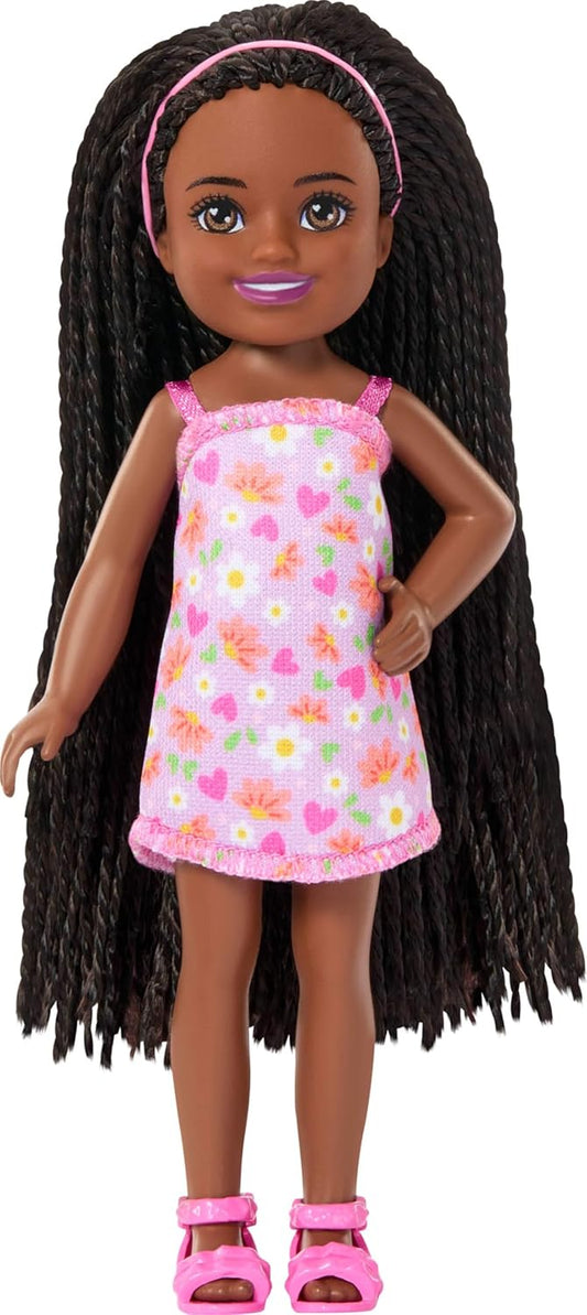 Barbie Club Chelsea Boneca Pequena, 15 cm (6 polegadas), Ari com Cabelo Trançado, Vestido Removível com Estampa Floral e Sandálias Rosa, JJB34