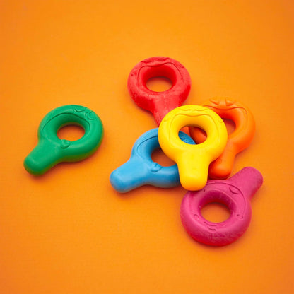 Janod - Conjunto de 3 tesouras com 3 formatos de corte - Pontas arredondadas e seguras - Lâminas de plástico - Ideal, Janod - Meus primeiros lápis de cera - 6 lápis de cera para bebês a partir de 12 meses - Adequado