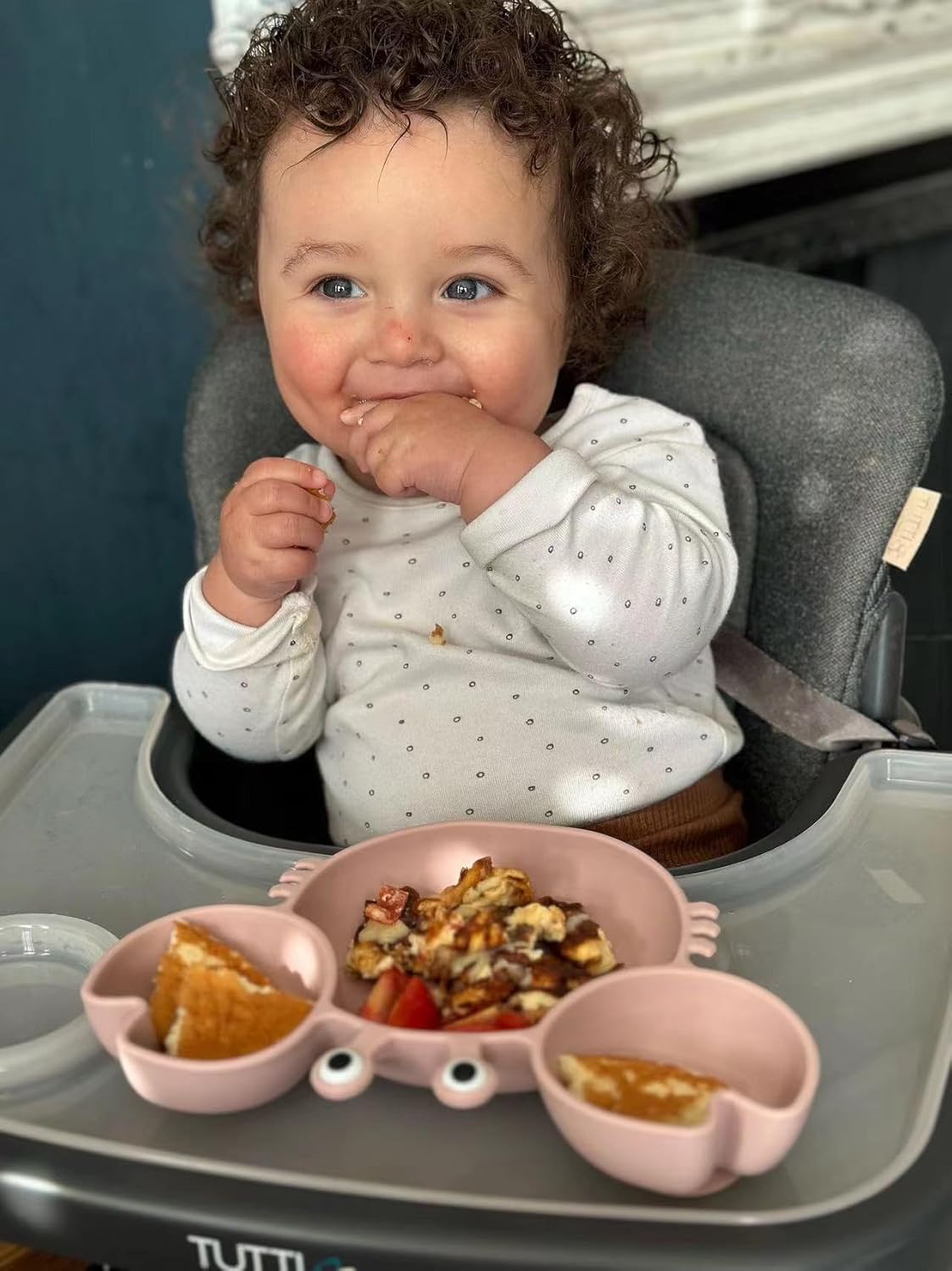 PandaEar Prato de silicone com ventosa + copo de transição + colher e garfo para alimentação infantil, prato dividido com ventosa para bebês e crianças pequenas, conjunto de itens para alimentação infantil, cor rosa caranguejo