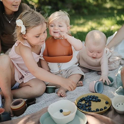 Mushie Babador de Silicone Baby | Babadores Impermeáveis com Ajuste Perfeito | Babadores Fáceis de Limpar para Alimentação do Bebê | 4 Tamanhos Ajustáveis com Bolsos Frontais Fundos | 100% Livre de BPA e Ftalatos
