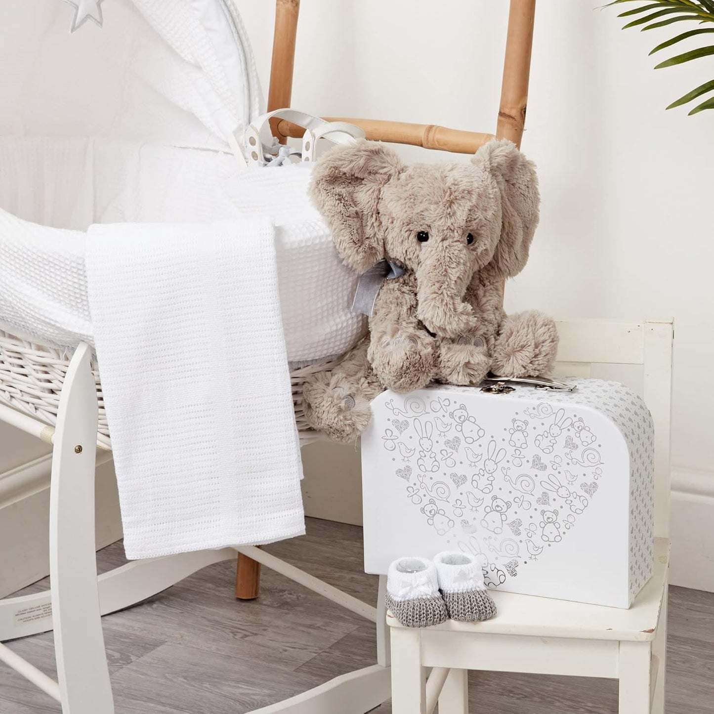 Presentes personalizados para bebês - Cesta para recém-nascidos em caixa de lembranças branca, inclui edredom de zebra para bebês, caixa de bebê, conjunto de presentes para recém-nascidos - 3 itens essenciais para bebês