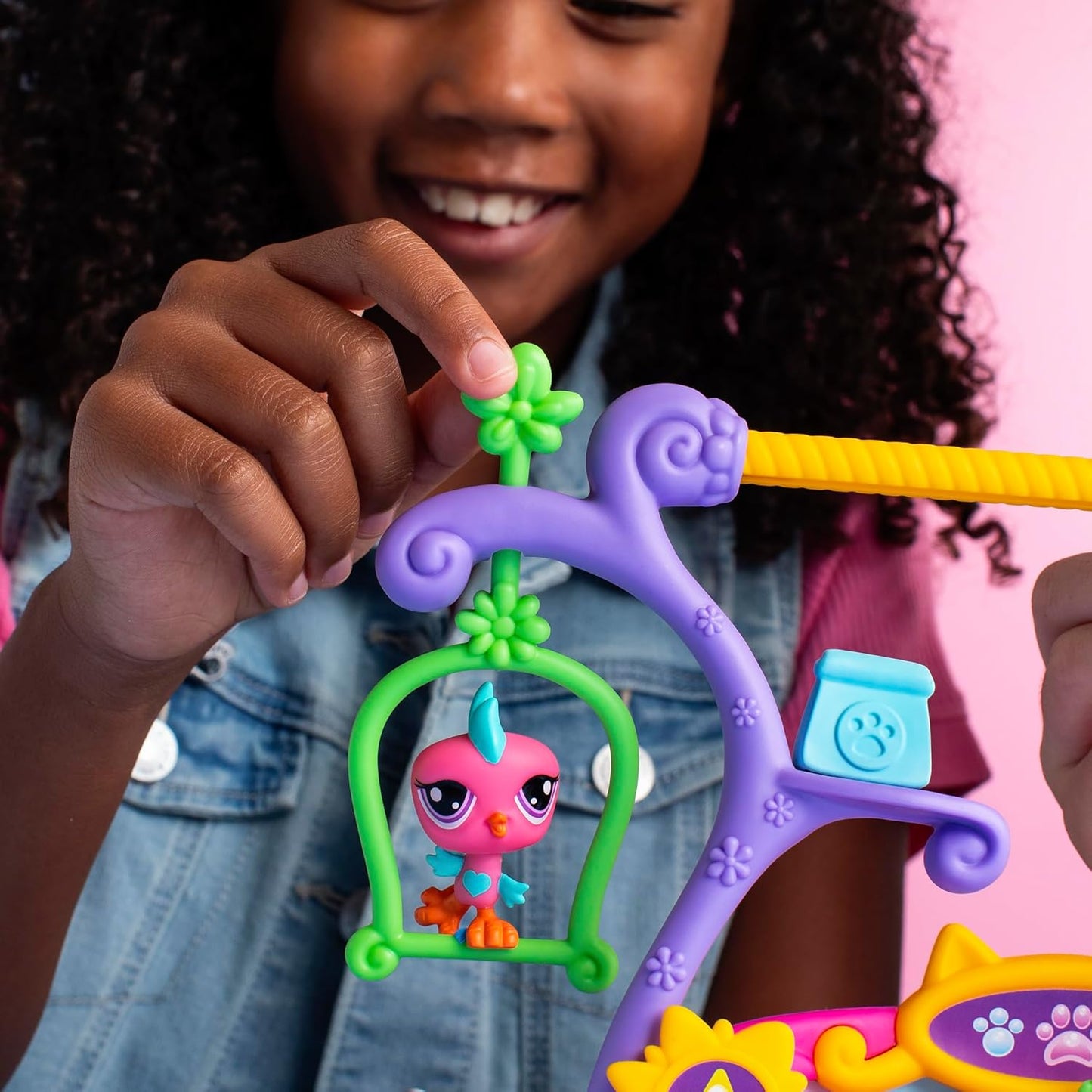 Littlest Pet Shop Conjunto Pets Got Talent | Conjunto LPS com 2 miniaturas exclusivas de animais de estimação, 5 acessórios, 1 cartão colecionável e 1 código virtual | Brinquedos colecionáveis de animais para meninas e meninos