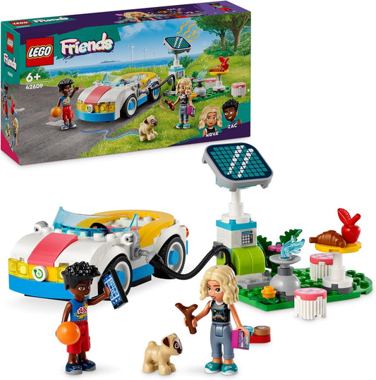 LEGO Carro elétrico e carregador Friends, brinquedo de veículo ecológico para meninas, meninos e crianças de 6 anos ou mais, conjunto de aventura de dramatização com personagens de miniboneca Nova e Zac e uma figura