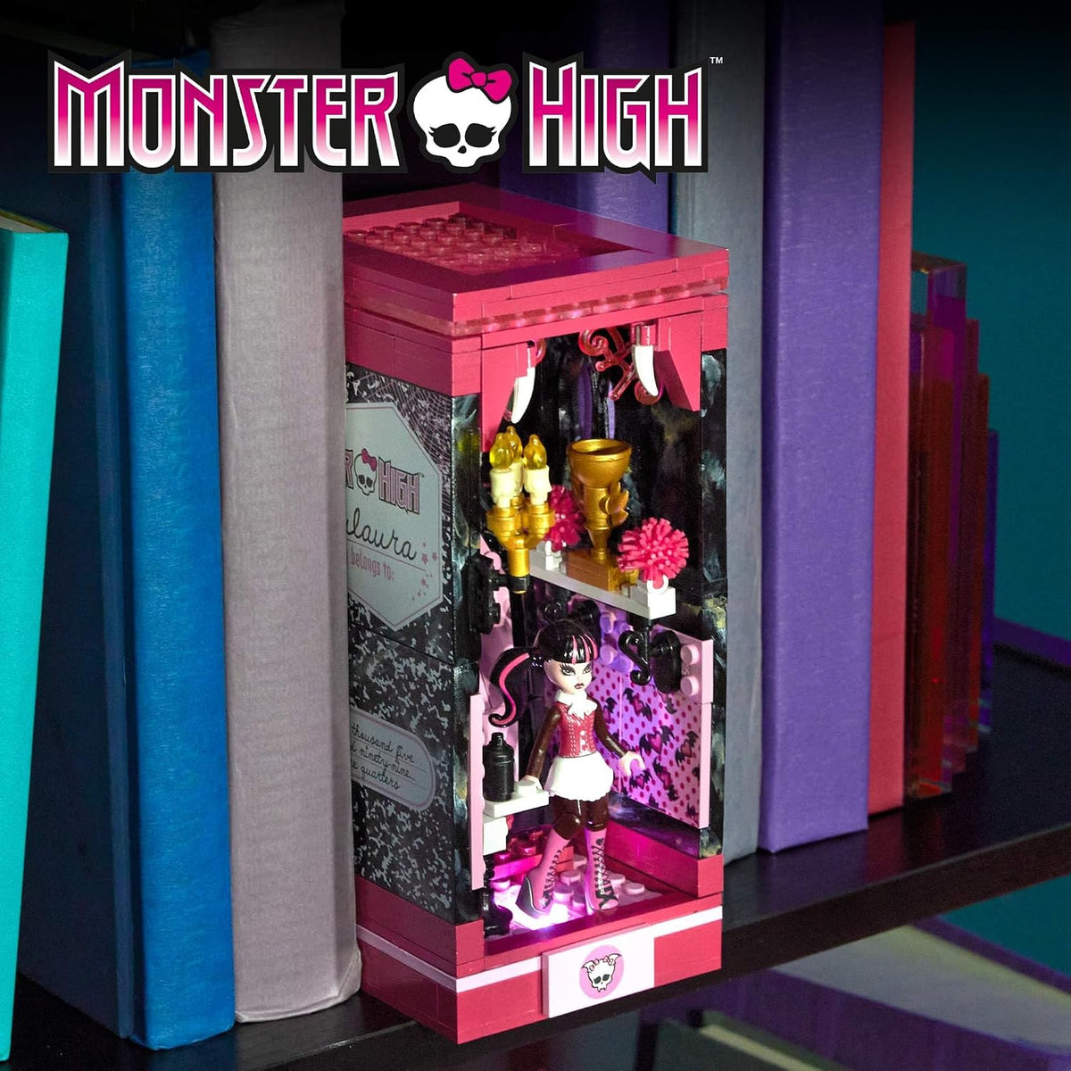 MEGA Conjunto de Montagem Monster High – Cripta "Boo-k" da Draculaura com 301 Peças, Cenário Estilo Livro para Colecionadores, HXJ88