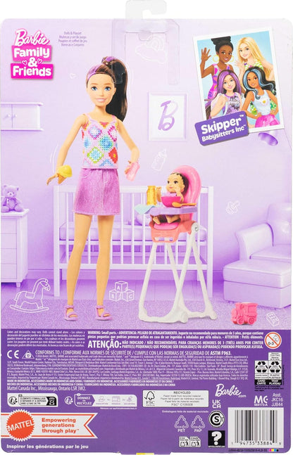 Barbie Conjunto Skipper Babysitters Inc. com boneca morena, boneca bebê morena, cadeirão e 8 acessórios, incluindo comida, JJB44
