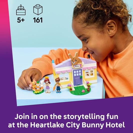 LEGO Friends Hotel dos Coelhos de Heartlake City - Casa de Brinquedo com 2 Mini Bonecas, 2 Figuras de Animais e Acessórios para Cuidar de Animais de Estimação - Ideia de Presente de Aniversário para Meninas a partir de 5 Anos - 42679