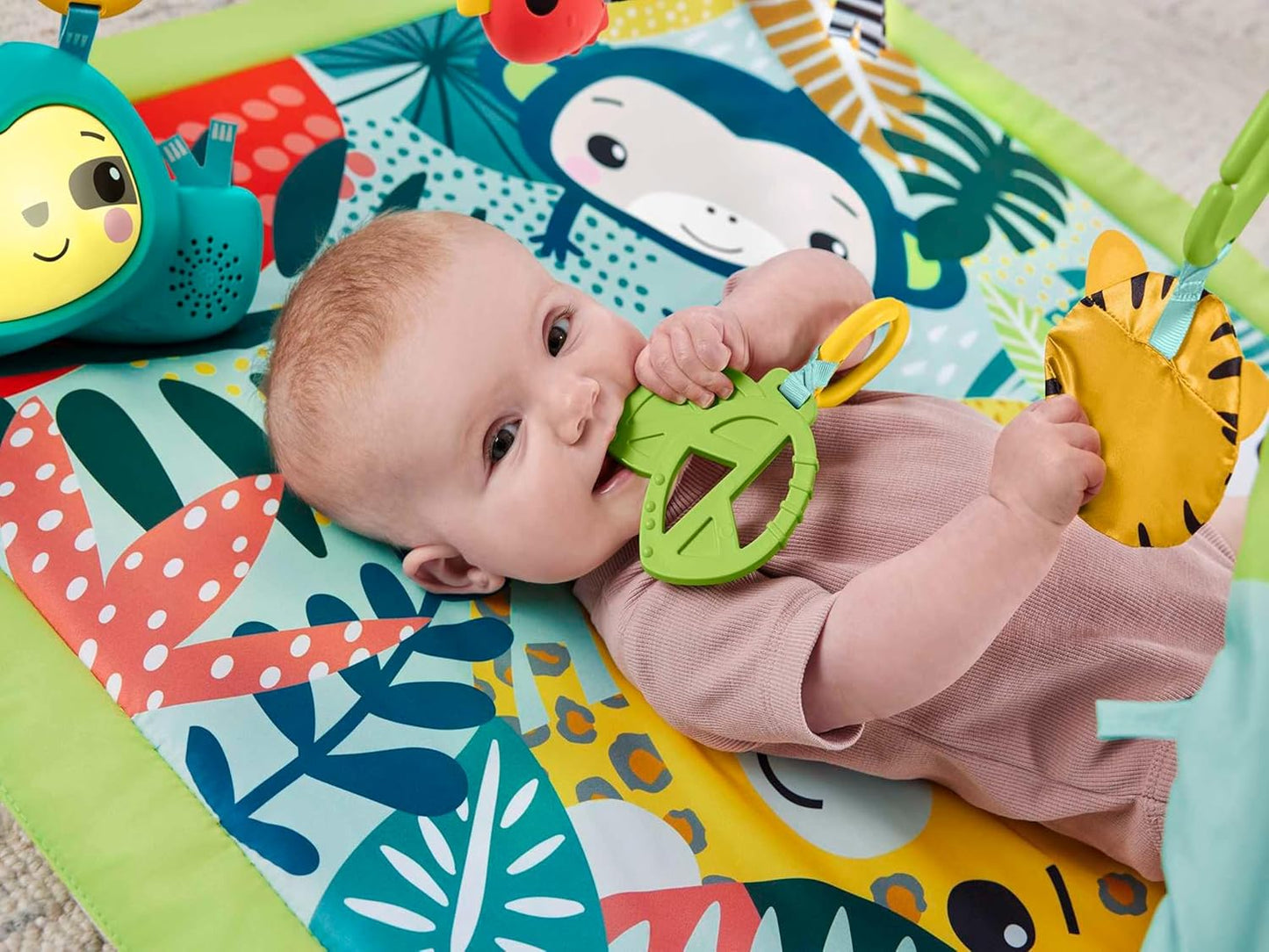 Tapete de Atividades Sensorial 3 em 1 Fisher-Price com Tema Floresta Tropical | Tapete de Atividades para Bebês e Crianças Pequenas com Bicho-Preguiça Musical Iluminado, Brinquedos e Tapete Confortável para Atividades na Selva HJW08