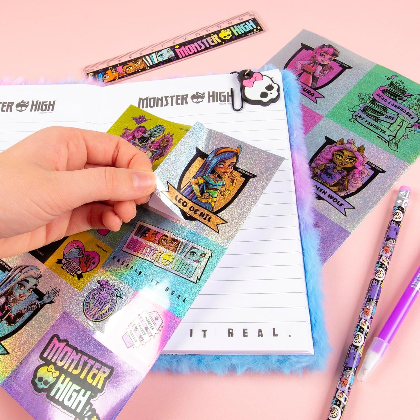 Monster High Kids Journal com caderno fofo, caneta de caveira, adesivos de diário, clipes de papel, régua, apontador de lápis, lápis - conjunto de papelaria infantil - presentes de aniversário para meninas - conjunto de diário secreto