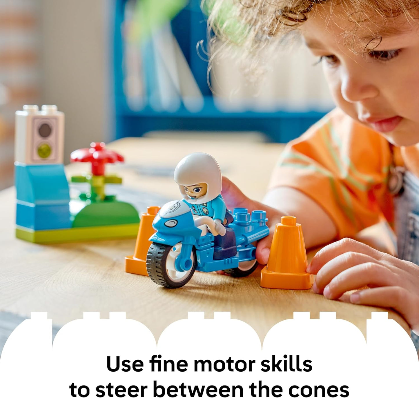 LEGO DUPLO Motocicleta Policial Azul - Brinquedo Educativo para Desenvolvimento da Coordenação Motora de Crianças Pequenas - Inclui Motocicleta, Figura de Policial e Semáforos - Presente de Aniversário para Meninos e Meninas a partir de 2 Anos - 10471