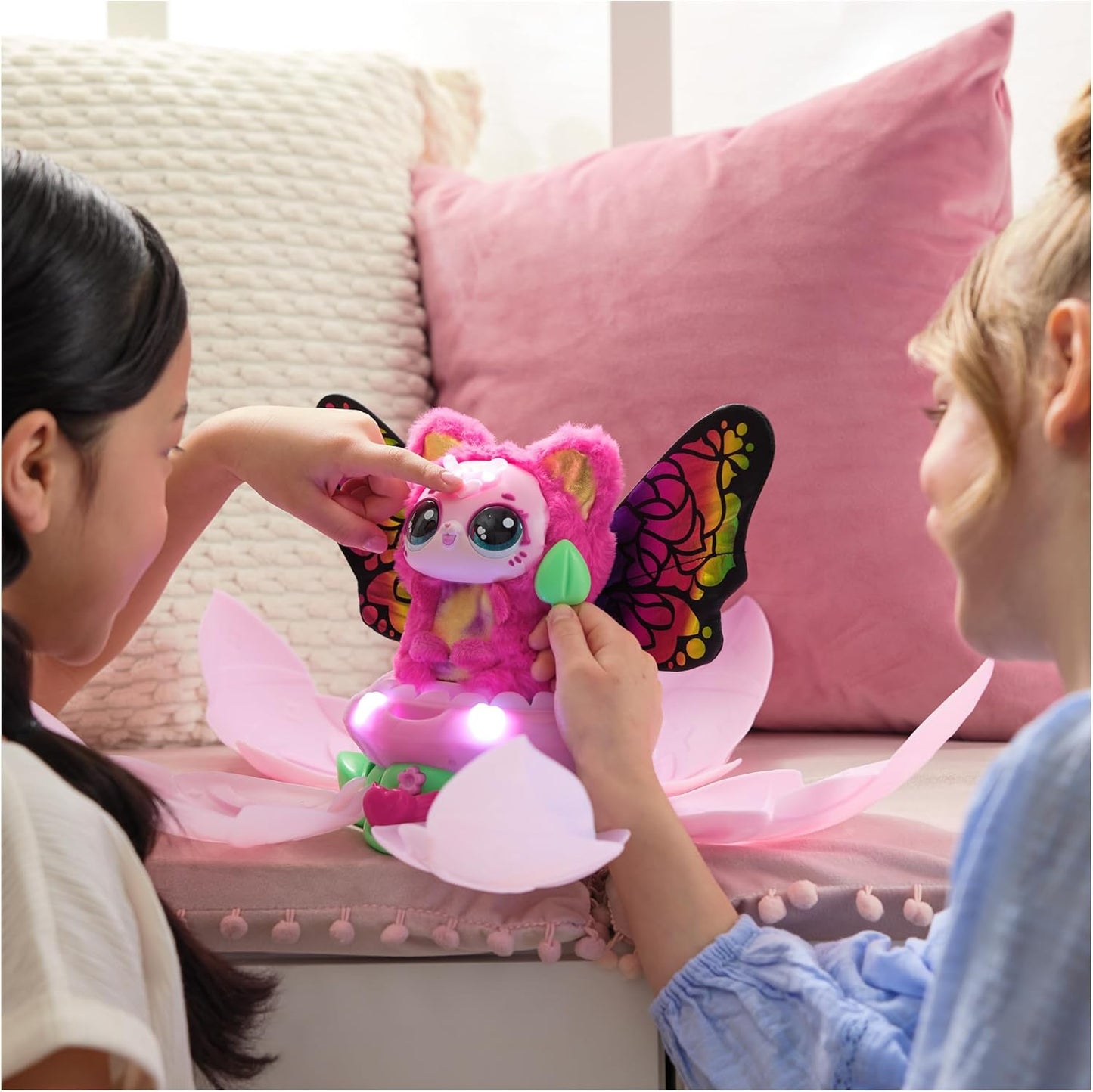 HATCHIMALS Bloomables, brinquedo interativo surpresa e flor com revelação e transformação repetíveis, mais de 100 sons e reações (os estilos variam), brinquedos infantis para meninas e meninos.