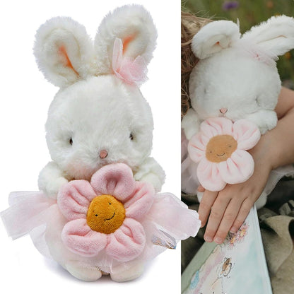 BUNNIES BY THE BAY Coelhinho de Pelúcia Blossom Bunny da Bichinho de Pelúcia Super Macio com Tutu Rosa e Flor de Veludo | 24cm de Altura | Brinquedo de Pelúcia | Brinquedo para Bebês desde o Nascimento