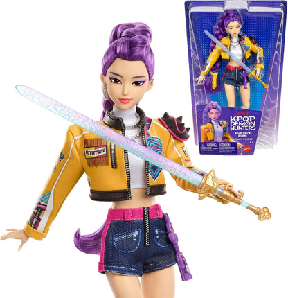 Mattel Boneca Fashion KPop Demon Hunters HUNTR/X Rumi | Com o visual da performance "How It’s Done" e acessório de espada, inspirada no filme, JRN35