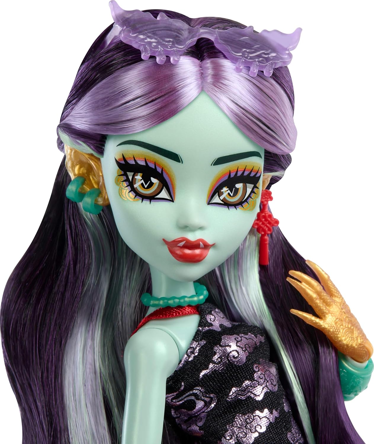 Monster High Boneca Jinafire Long, Dragão com o cachorro de estimação Cloudy “Yun Yun” e 7 acessórios como bloco de desenho, iogurte, mochila e muito mais, HYV58