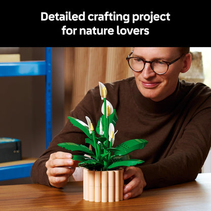 LEGO Botanicals Lírio da Paz - Conjunto de Planta Artificial em Vaso para Adultos - Presente DIY para o Dia das Mães, incluindo Flores e Botões Artificiais Brancos para Decoração de Sala de Estar ou Quarto - 11504