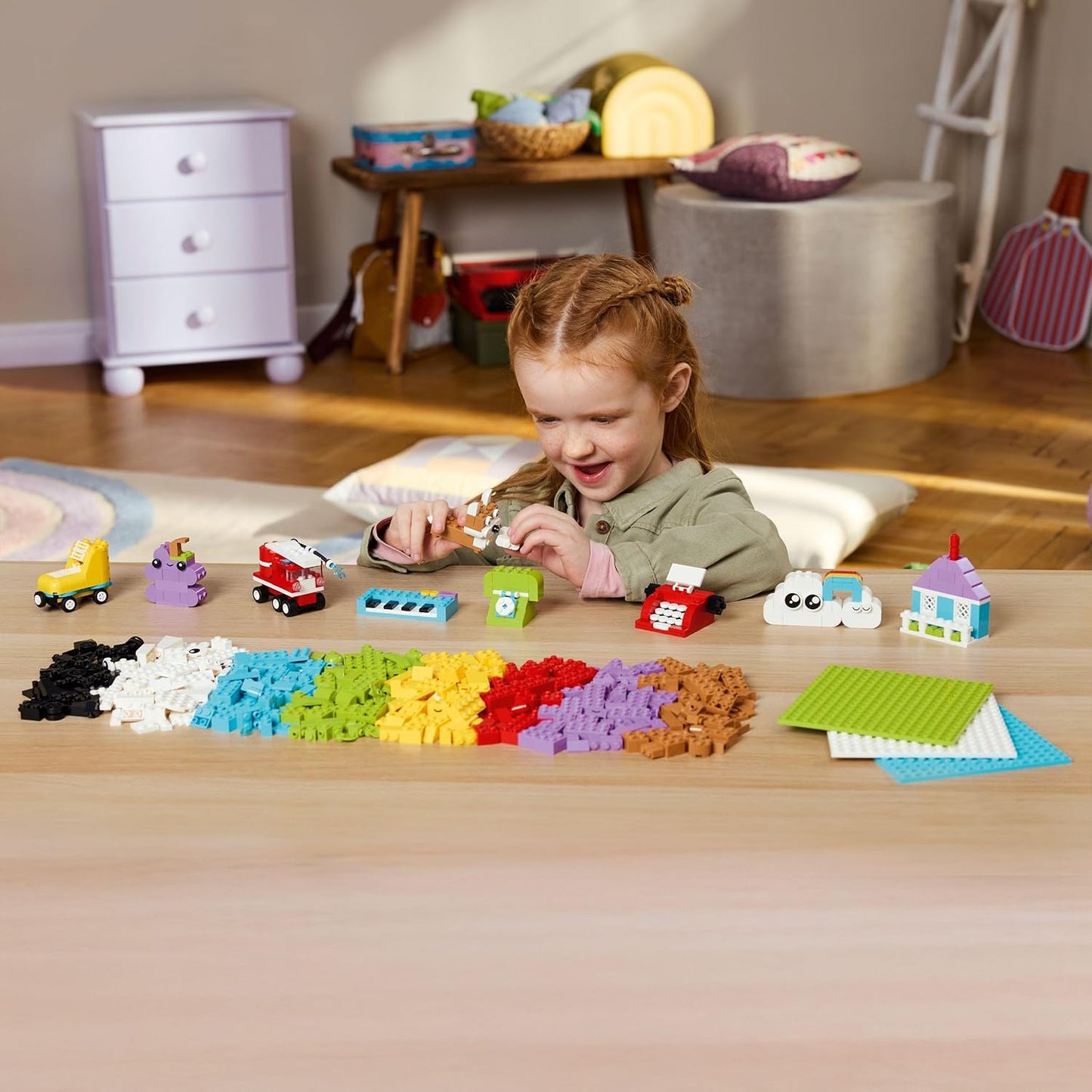 LEGO Classic Caixa Criativa de Construção e Brincadeira - Conjunto de Peças Coloridas - Construa uma Casa, um Caminhão de Bombeiros, um Teclado de Piano, Nuvens e um Arco-Íris - Kit de Artes e Ofícios para Meninos e Meninas a partir de 5 Anos - 11044
