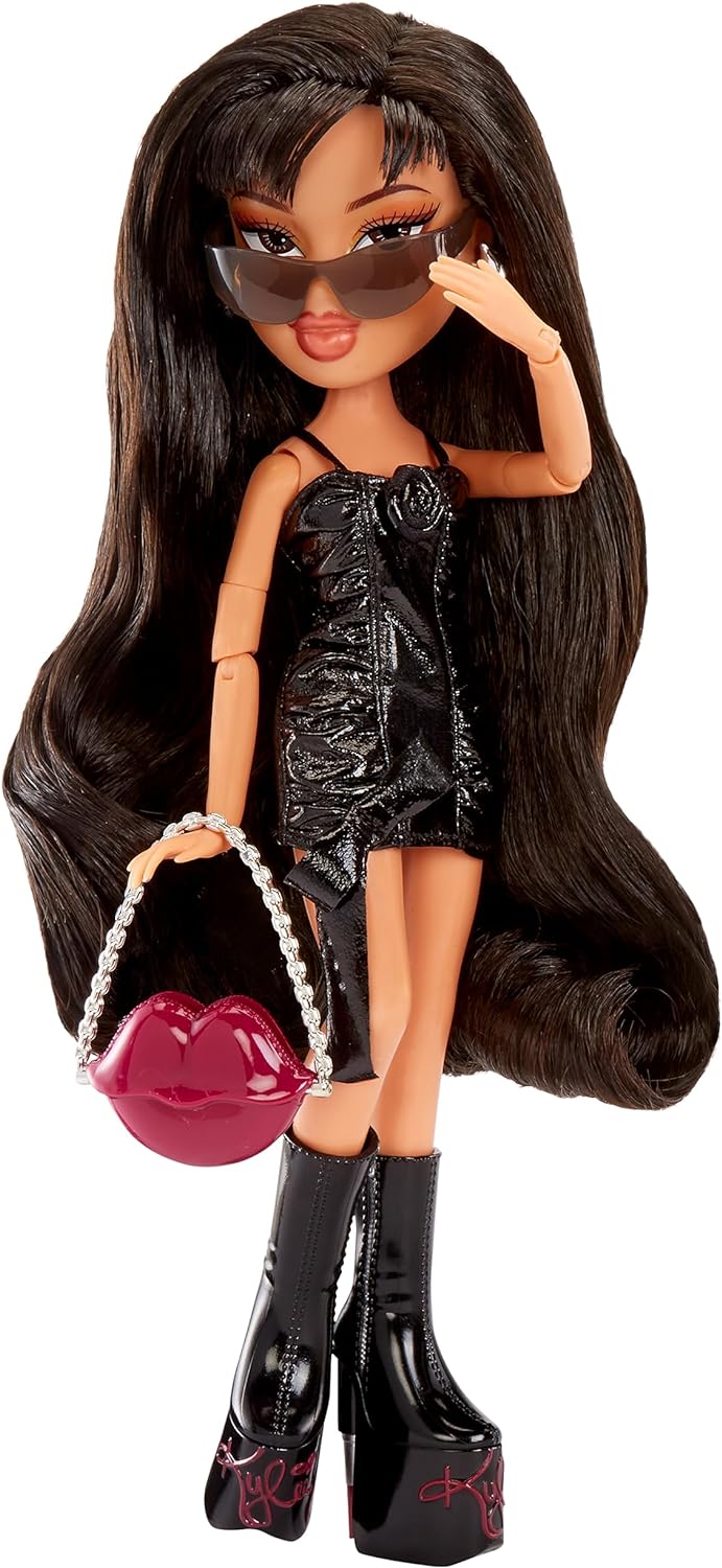 Bratz x Kylie Jenner - Day Fashion Doll - Boneca colecionável com roupa diurna, acessórios e pôster - Para crianças e colecionadores com mais de 6 anos