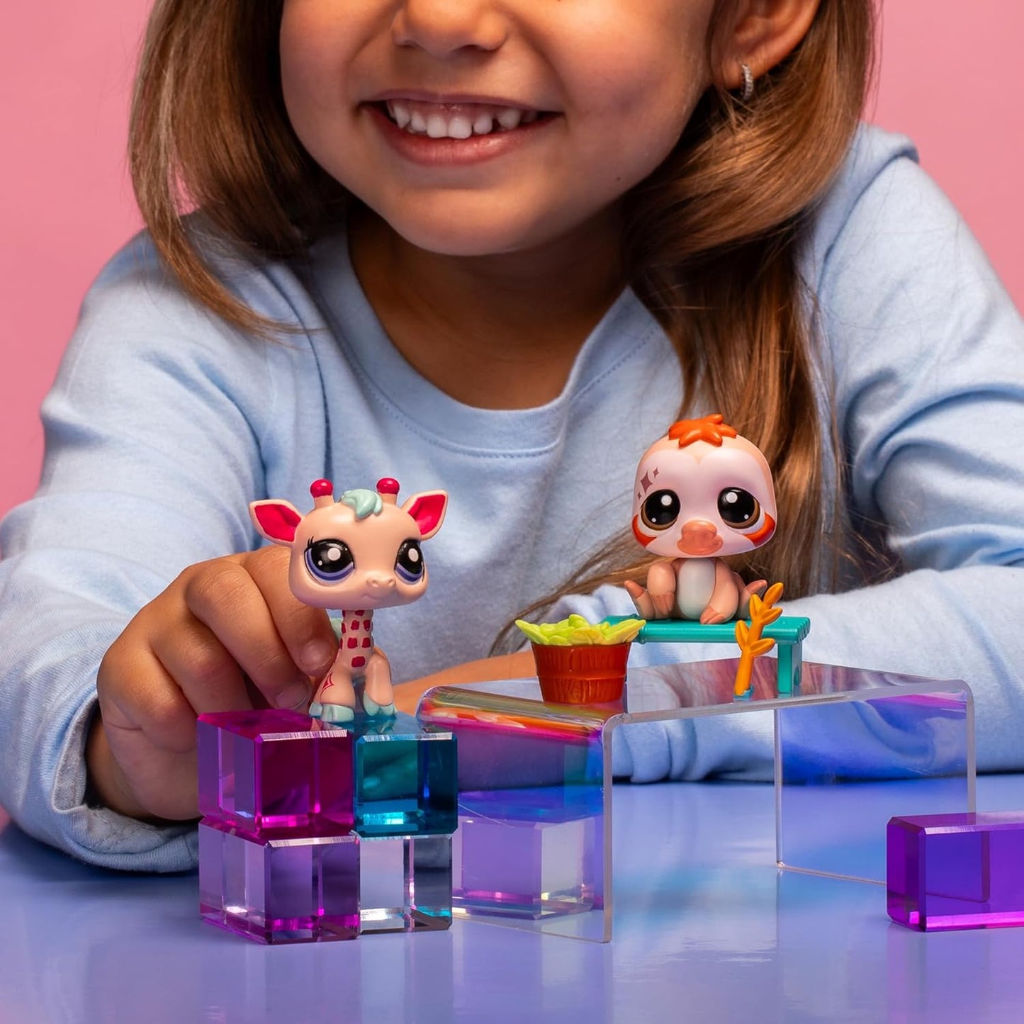 Littlest Pet Shop Série 2 Pet Pairs - Pacote com 2 (UM ENVIADO ALEATORIAMENTE) | Cada pacote contém 2 mini brinquedos LPS Pet, 3 acessórios, 1 cartão colecionável e 1 código virtual | Brinquedos colecionáveis para meninas e meninos