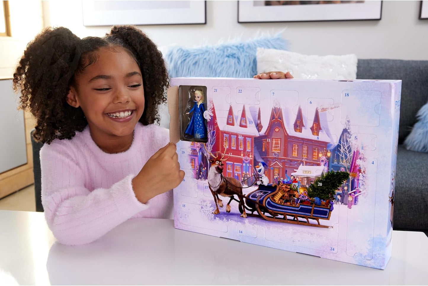 Mattel Calendário do Advento Disney Frozen Anna & Elsa (Bonecas em Miniatura) | 24 Dias de Surpresas: 2 Bonecas, 2 Figuras de Amigos, Areia Modelável e Acessórios, Inspirado em "A Aventura Congelante de Olaf", HWX20