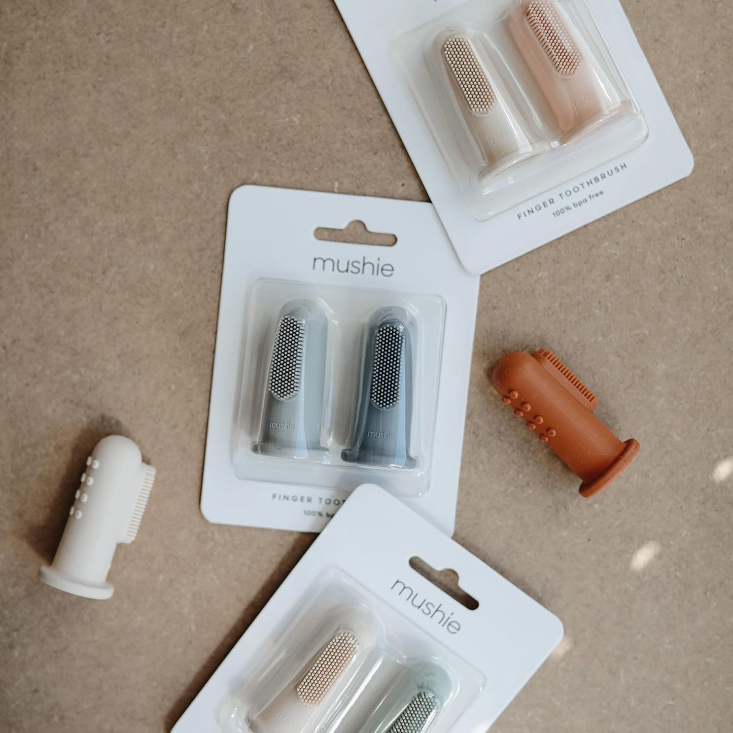 Mushie Escovas de dente de dedo Baby | Conjunto com 2 escovas de dente de silicone para bebês | Primeira escova de dente para bebês, acalma gengivas irritadas | Material: Silicone de qualidade alimentar (Stone/Tradewinds)
