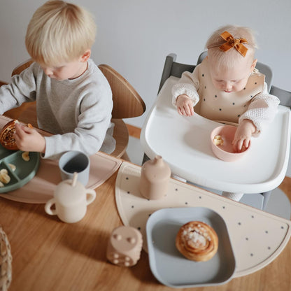 Mushie Tapete de silicone para crianças | Design antiderrapante | Material: Silicone de qualidade alimentar | Fácil de limpar e resistente a manchas | Livre de BPA e ftalatos (Baleias)