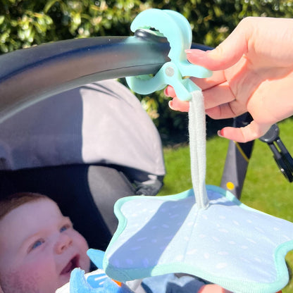 Nuby Ocean Friends Clip n Go Mobile - Versátil | Ajustável | 5 brinquedos sensoriais incluídos | Adequado desde o nascimento
