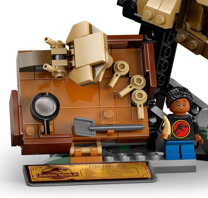 LEGO  Fósseis de dinossauro Jurassic World: modelo de crânio de triceratops, brinquedo de dinossauro para meninos e meninas de mais de 9 anos, com mandíbula de abertura e expositor, ideia de presente de aniversário