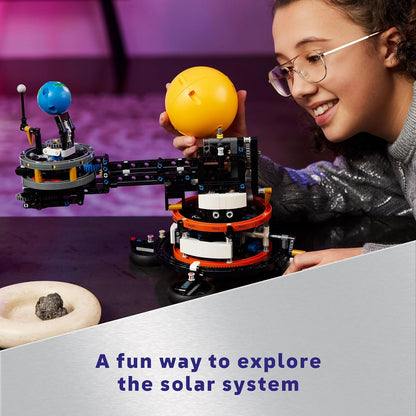 LEGO Conjunto de construção de modelo Technic Planet Earth and Moon in Orbit, brinquedos do espaço sideral para crianças de 10 anos ou mais, meninos e meninas, brinquedo do sistema solar, brincadeira imaginativa e independente, ideia