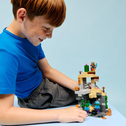 LEGO Minecraft Masmorra Zumbi - Brinquedo Interativo com Minifigura de Andarilho, 3 Figuras de Zumbis, Slime e Mesa de Artesanato - Presente Gamer para Meninos e Meninas a partir de 8 Anos - 21587