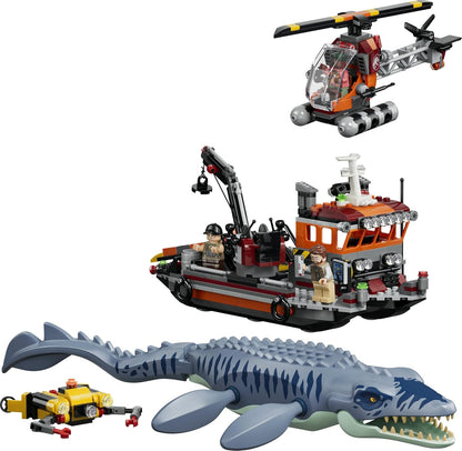 LEGO Brinquedo Jurassic World Ataque do Mosassauro ao Barco – Navio de Carga, Figura de Dinossauro, Helicóptero e 3 Minifiguras – Presente de Aniversário para Meninos e Meninas a partir de 7 Anos e Fãs do Filme – 77983