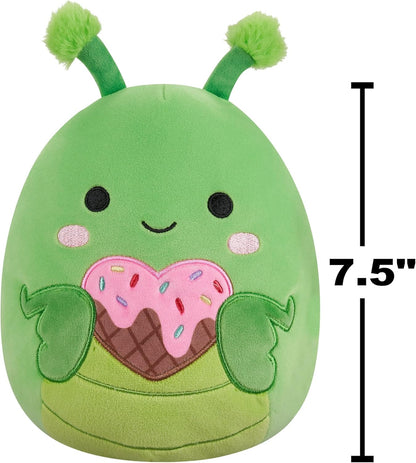 Squishmallows Original Trenton, o Louva-a-Deus Verde, de 7,5 polegadas, segurando um coração, sorvete, dia dos namorados, pelúcia