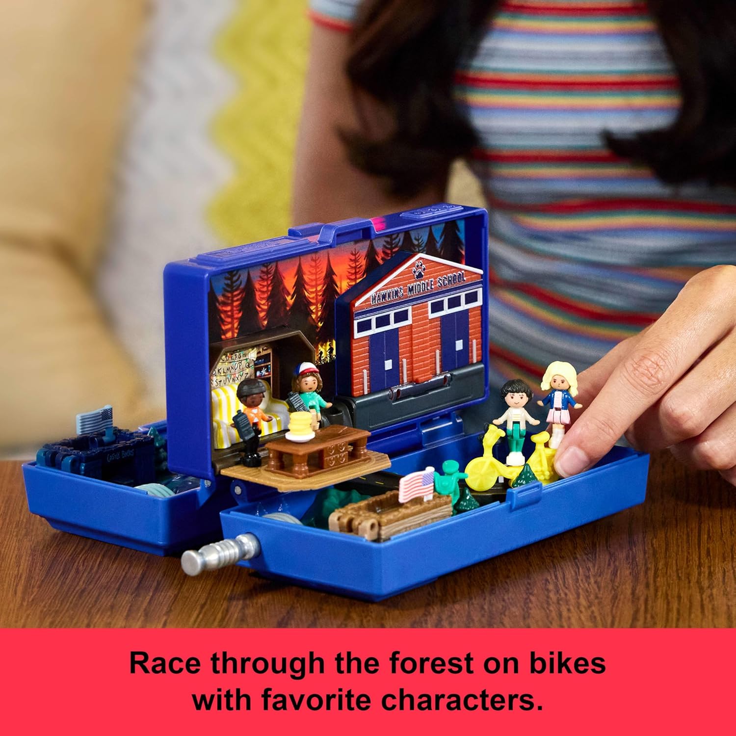 Polly Pocket Collector Playset, Stranger Things Compact com 6 bonecos