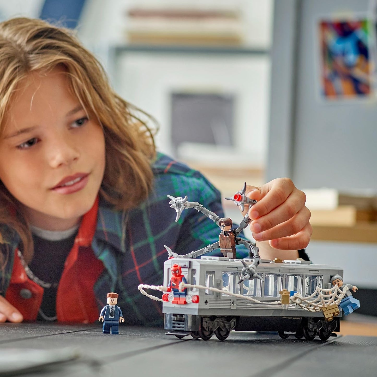 LEGO ǀ Marvel Spider-Man vs. Doc Ock - Cena do Trem do Metrô - Brinquedo para Brincar e Exibir com 4 Minifiguras - Presente Colecionável de Super-Herói para Meninos a partir de 9 Anos e Fãs de Filmes - 76321