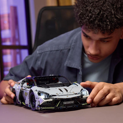 LEGO Technic Lamborghini Revuelto Super Sports Car Toy - Modelo de carro controlado remotamente com luzes, direção e um hub de bateria recarregável - Presente para meninos a partir de 10 anos - 42214