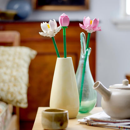 LEGO  Conjunto de flores de lótus criador, kit de construção de buquê para meninas, meninos e fãs de flores, construa 3 flores artificiais para exibir em casa como decoração de quarto ou mesa, ideia de presente para o dia dos namorados 40647