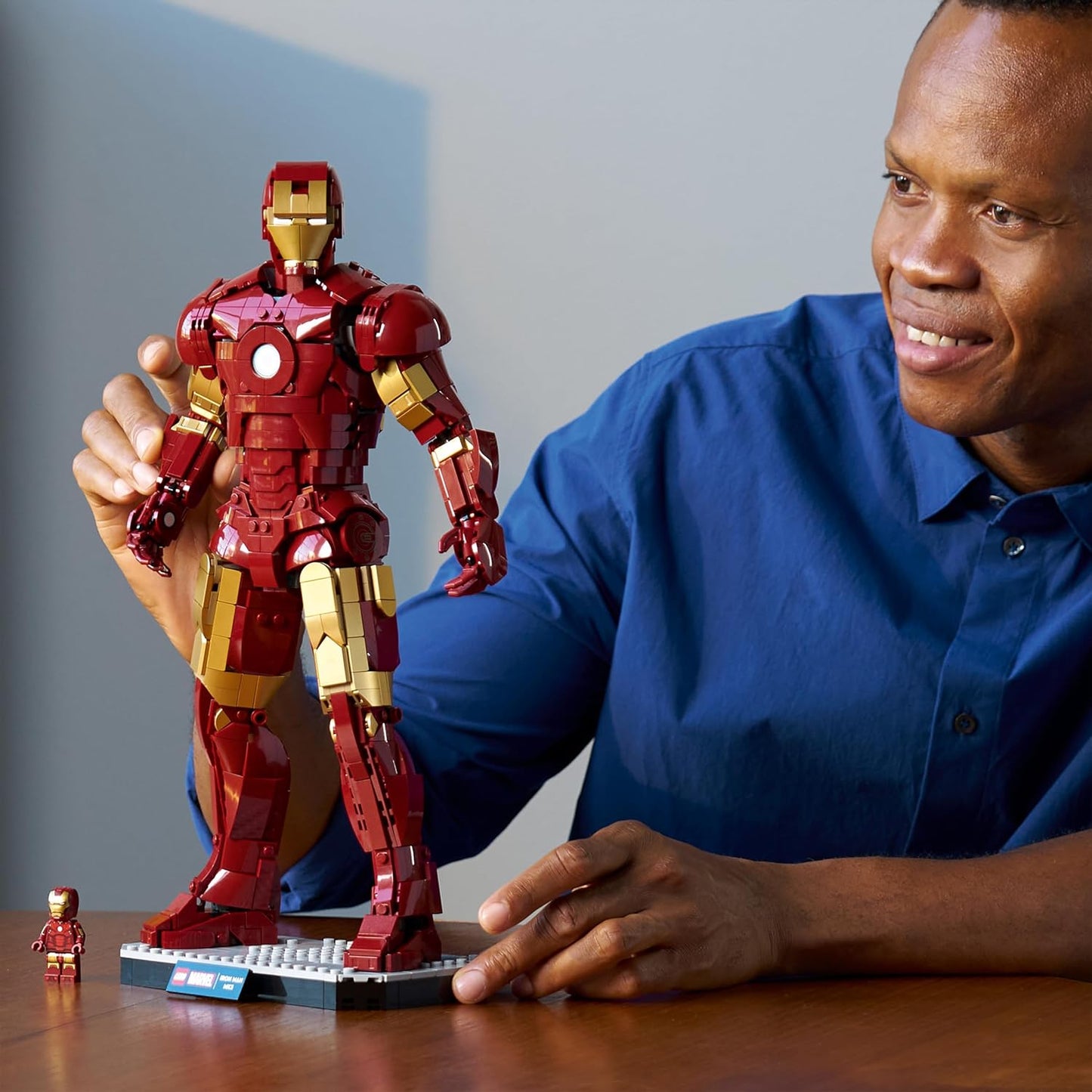 LEGO | Marvel Iron Man Mark 3 Collector's Edition Figure - Kit de Modelo de Exibição dos Vingadores para Adultos - Inclui Minifigura e Reator Arc - Presente Colecionável para Fãs - 76344