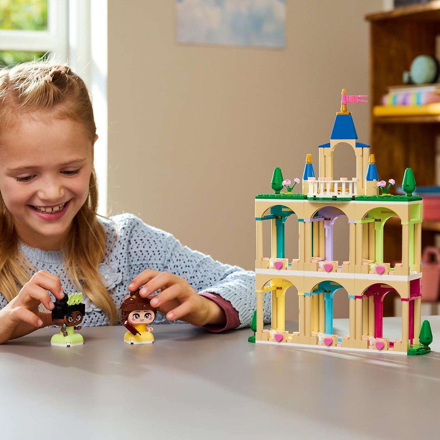 LEGO|Disney Princesas Mini Bela e Tiana com Castelo - Inclui 2 Miniaturas com Acessórios - Vitrine para Montar - Presente Colecionável para Meninas e Fãs a partir de 5 Anos - 43291