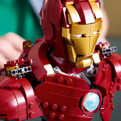 LEGO Marvel Iron Man MK4 Busto - Conjunto de construção de modelo de exibição para adultos, incluindo uma minifigura de Tony Stark, além de canhões de ombro e uma cabeça giratória - Presente colecionável dos Vingadores para fãs - 76327