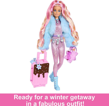Barbie Boneca de viagem com moda de neve invernal, Barbie Extra Fly, macacão rosa brilhante e casaco de pele sintética, HPB16