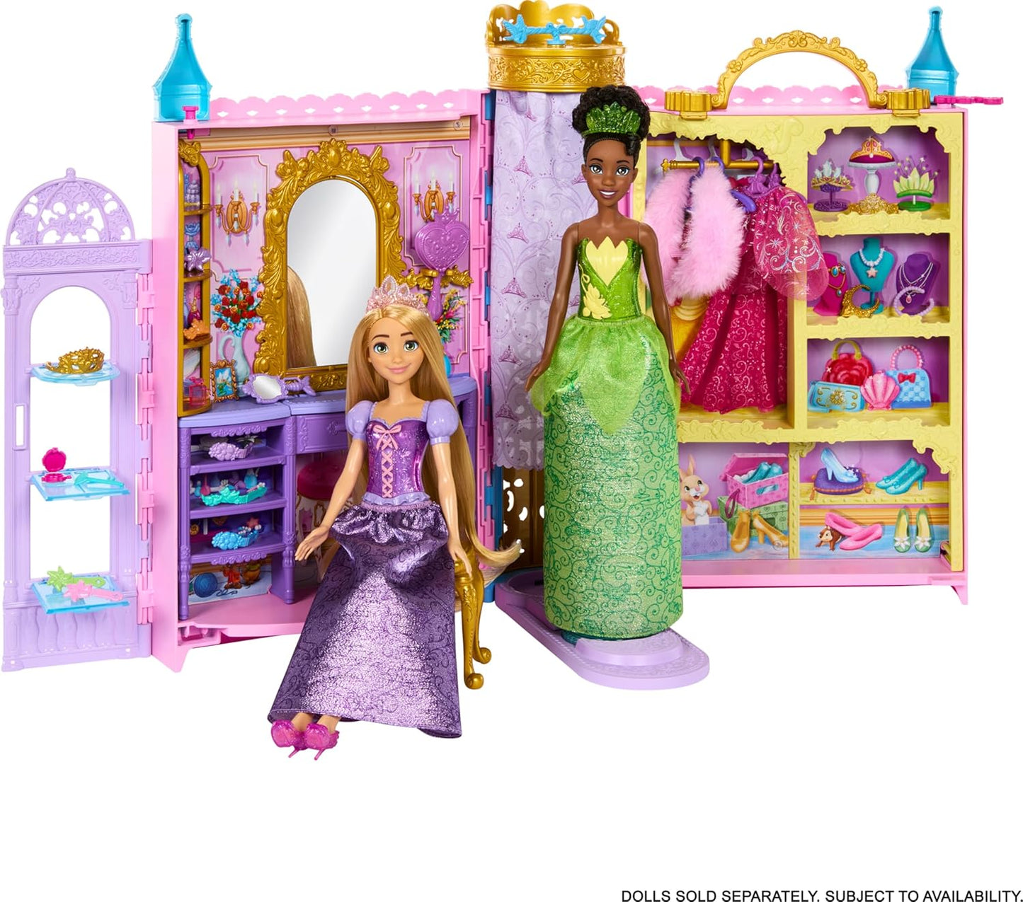 Mattel Conjunto de Brinquedo Closet das Princesas Disney da – Inclui 2 Looks, 25 Acessórios, Penteadeira, Provador, Passarela e Espaço de Armazenamento; Abre até 60 cm de Largura; Inspirado nos Filmes da Disney