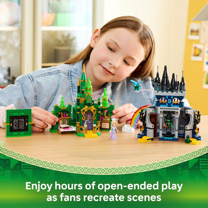 LEGO Wicked Emerald City e Castelo de Kiamo Ko - Brinquedo para Brincar e Exibir - Inclui Mini Bonecas da Elphaba e da Glinda, além de um Macaco e Acessórios - Presente para Meninas a partir de 9 Anos e Fãs do Filme - 75689