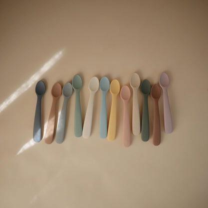 Mushie Colheres de alimentação Baby | Colheres de silicone sem BPA, pacote com 2 | Utensílios duráveis para bebês e crianças pequenas, próprios para lava-louças | Lilás suave