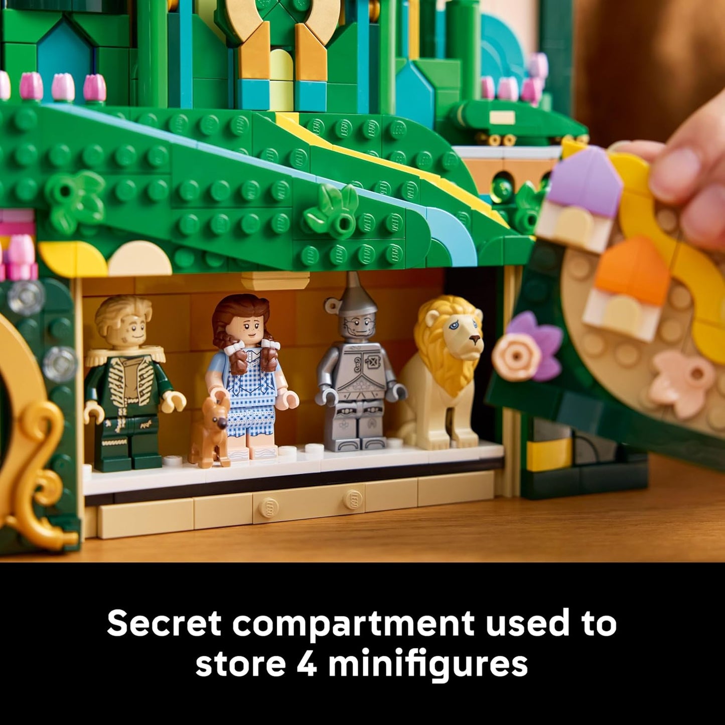 LEGO Wicked Emerald City Arte de Parede - Conjunto de Construção 3D para Adultos - Modelo de Exibição com 6 Minifiguras, incluindo Dorothy e uma Figura do Cão Toto - Decoração DIY para Casa - Presente para Fãs do Filme - 75685