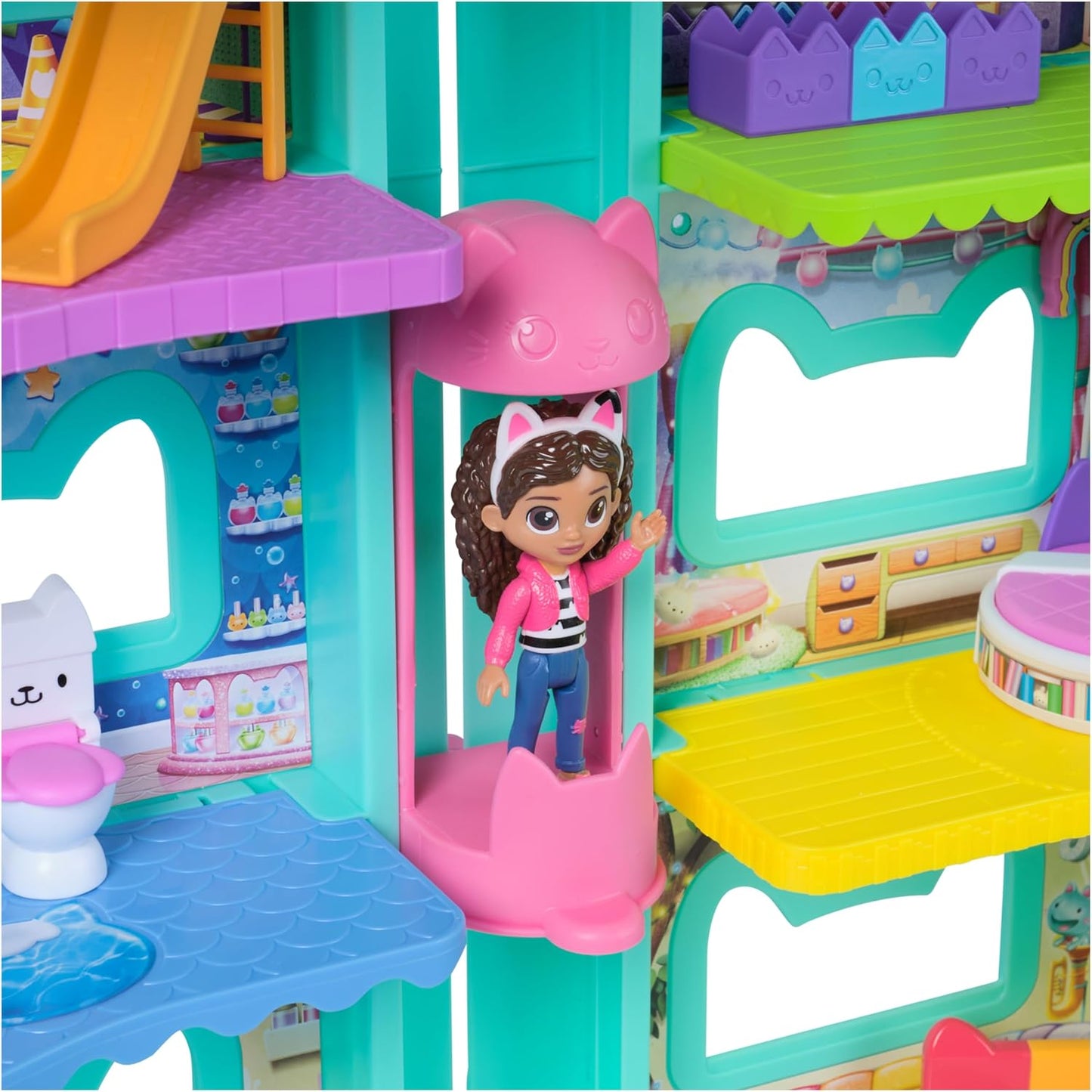 Gabby's Dollhouse: Casa de bonecas do filme Meow-Mazing com figura da Gabby e acessórios, escala 1:12