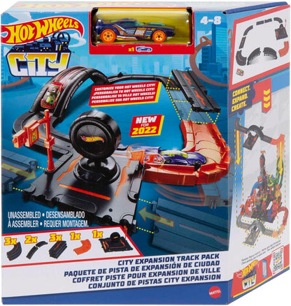 Conjunto de Pista Hot Wheels City Track Pack com 10 peças, incluindo base e diversos elementos para construir uma cidade, e 1 carrinho Hot Wheels. Conecta-se a outros conjuntos. Ideal para crianças a partir de 4 anos. HDN95