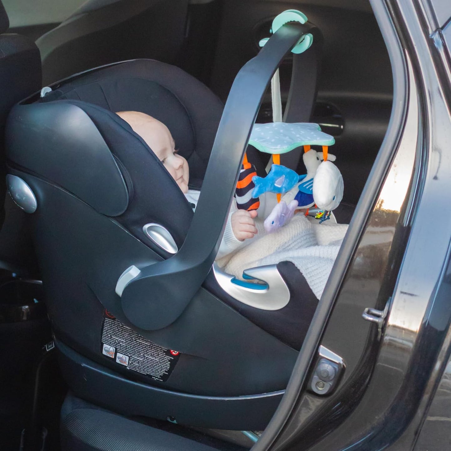 Nuby Ocean Friends Clip n Go Mobile - Versátil | Ajustável | 5 brinquedos sensoriais incluídos | Adequado desde o nascimento