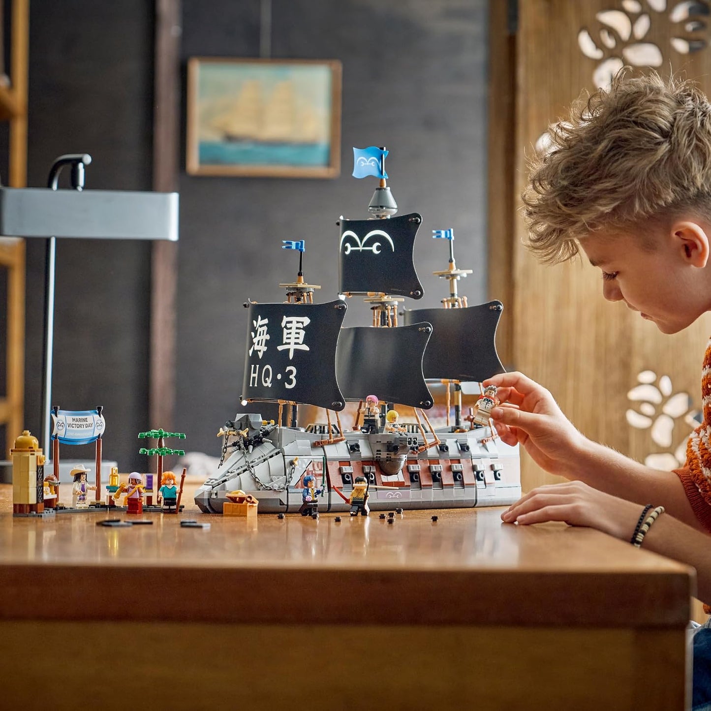 LEGO ONE PIECE Navio de Guerra da Marinha do Garp – Kit de Modelo de Barco com 8 Minifiguras (incluindo Zoro, Usopp e Nami) – Decoração para Quarto Infantil – Presente para Meninos, Meninas e Fãs a partir de 9 Anos – 75646